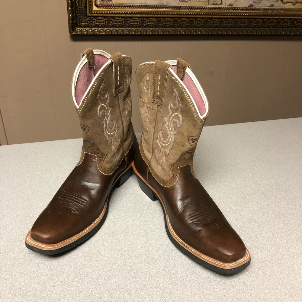 Women Ariat  brown cowboy boots size 9. - Picture 2 of 8